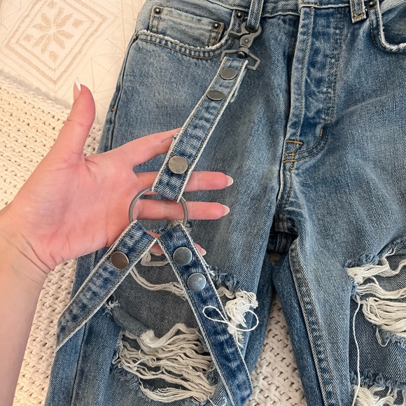 Carmar distressed jeans with denim chain - Picture 4 of 8